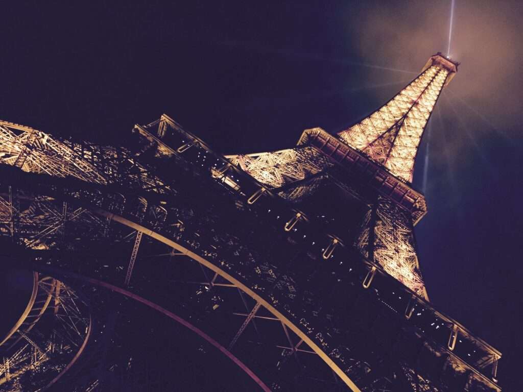 eiffel tower, How to Watch the Lights Sparkle on the Eiffel Tower