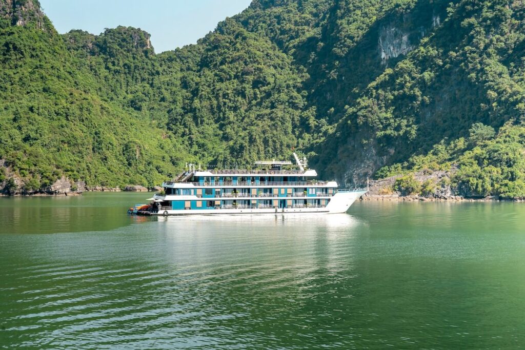 Halong bay, Cruise in Halong Bay: Your Bucket List Guide